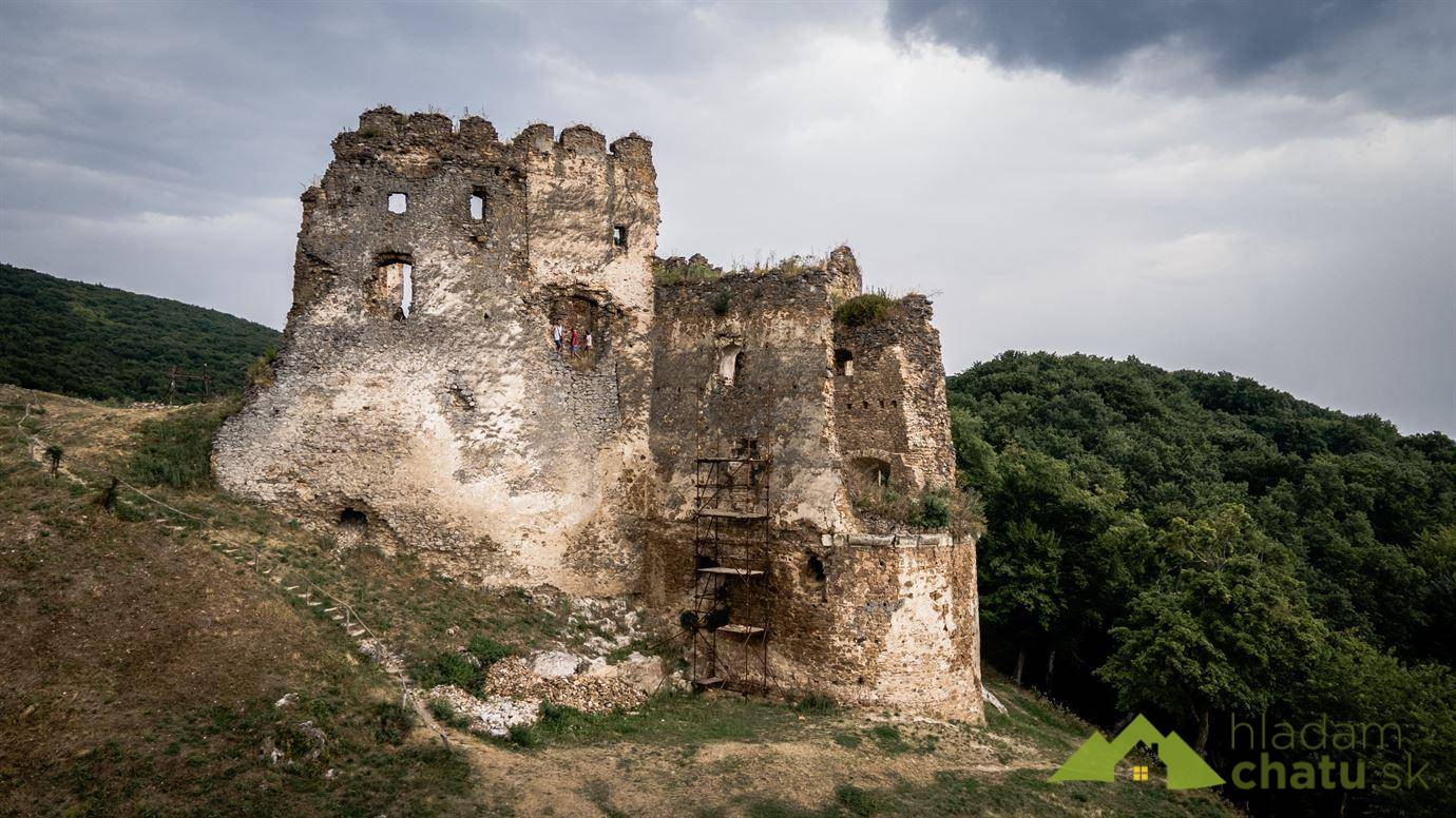 hrad čičva.jpg