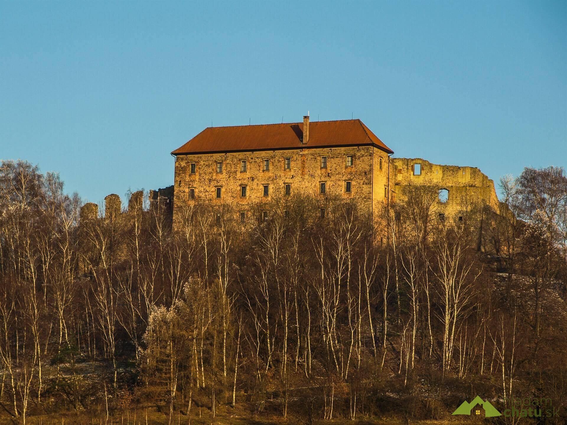 Hrad Pecka.jpg