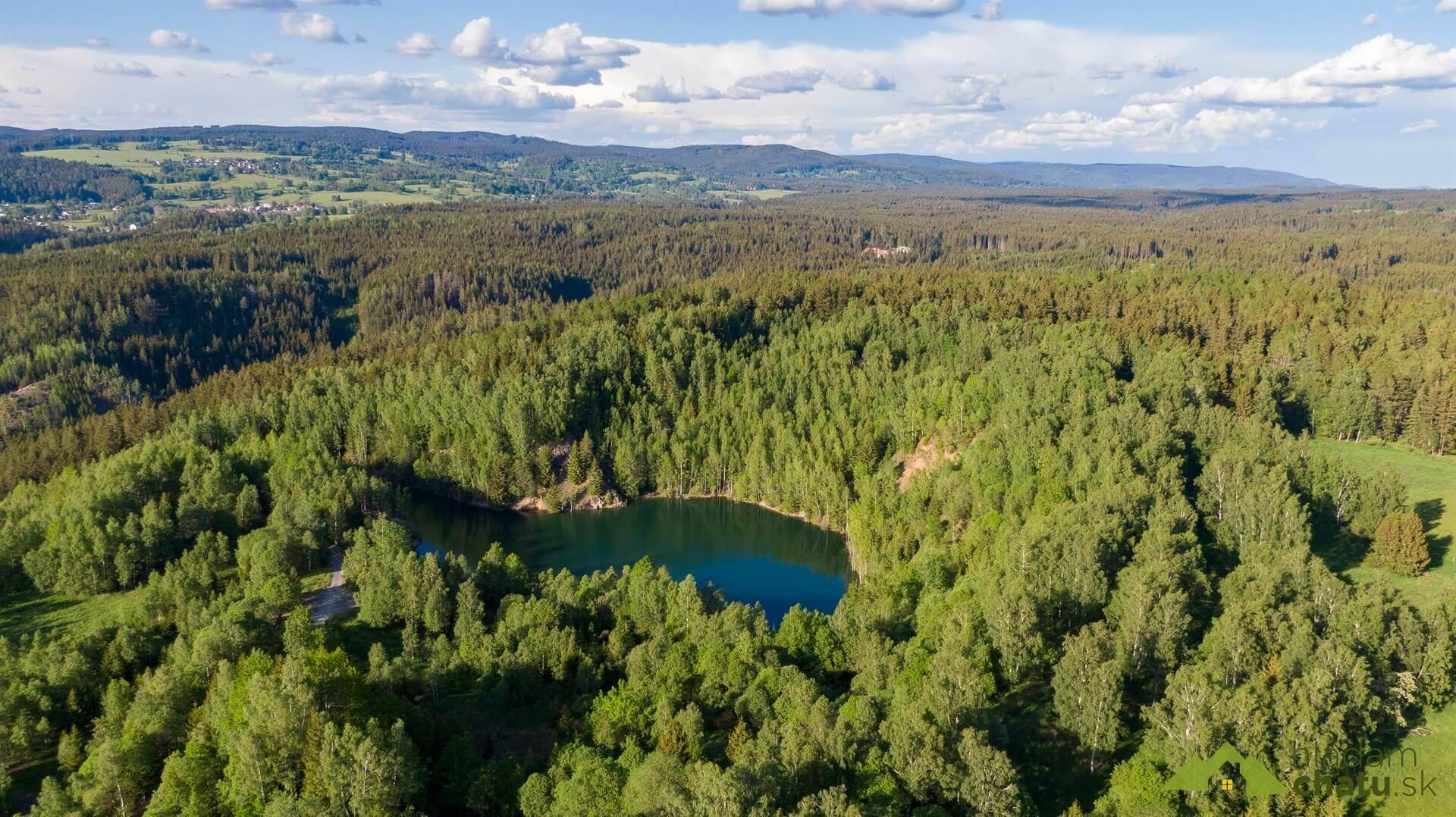 Zatopený lom Kernberg.jpg
