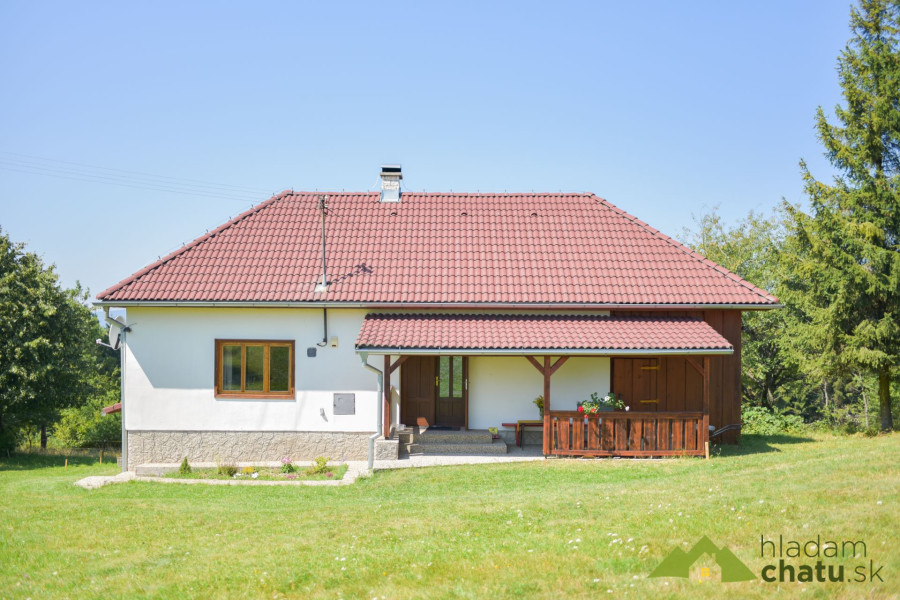 Cottage on meadow flowers DSC_6829[1].jpg