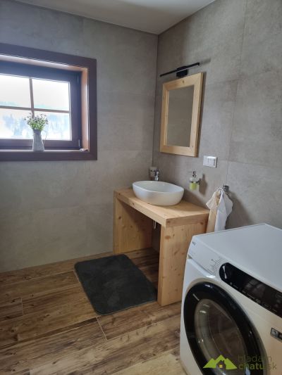 2 poschodie záchod,sprchový kút,pračka.jpg