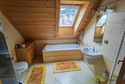 kupelna-s-vanou-sprchovacim-kutom-a-toaletou-zrub-na-briezku-krahule-krahule.w