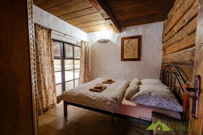 Chalupka pri konikoch Spalna.jpg