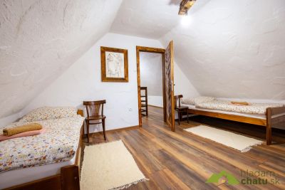 Chalupka pri konikoch detska izba.jpg